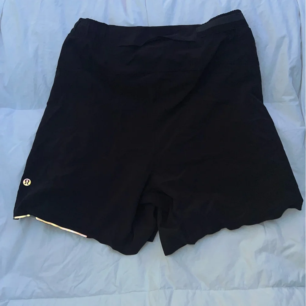 lululemon athletica Black Mens Athletic Shorts - Picture 2 of 4